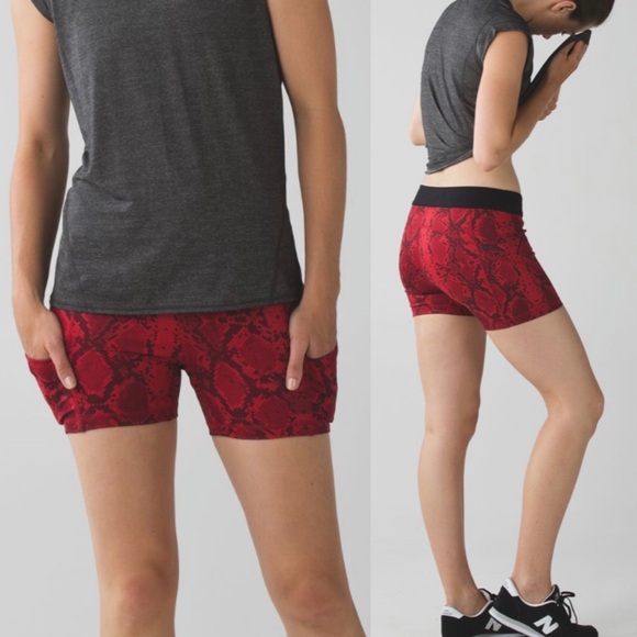 Lululemon What The Sport Short Mini Ziggy Snake Red Tide Cranberry 4 Run Gym - Picture 4 of 16